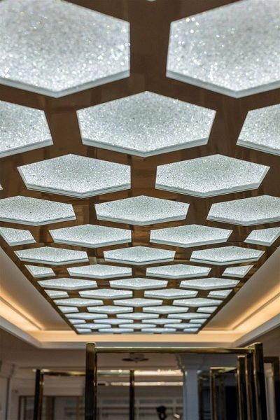 Geometric Lobby Ceiling Design Lobby False Ceiling Design, Contemporary Ceiling Design, Lobby Ceiling Design, Lobby Ceiling, Modern Lobby, Gypsum Ceiling Design, Roof Ceiling, Interior Ceiling Design, Pop False Ceiling Design