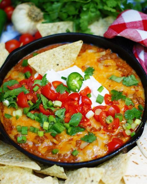 Beef Enchilada Dip, Southern Discourse, Enchilada Dip, Mexican Food Recipes Appetizers, Super Bowl Menu, Best Enchiladas, Cheesy Enchiladas, Beef Enchilada, Cheesy Dip