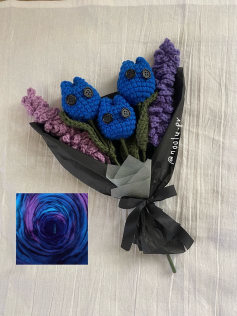 Flowers From Coraline, Crochet Halloween Flower Bouquet, Halloween Crochet Flowers, Valentines Crochet Bouquet, Rapunzel Crochet Bouquet, Coraline Crochet Ideas, Crochet Halloween Flowers, Crochet Halloween Bouquet, Halloween Crochet Bouquet