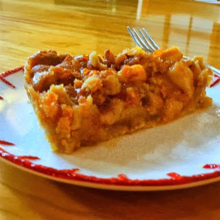 Apple and Apricot Pie with Streusel Topping Apricot Pie, Apricot Tart, Pear Dessert, Pie Tart, Dried Apricots, Pies & Tarts, Stone Fruit, Pie Dessert, Tart Recipes