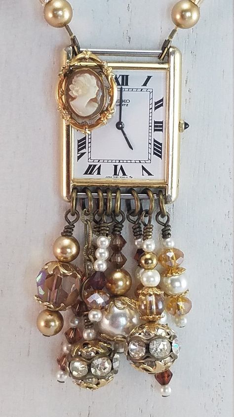 Vintage Watch Jewelry, Watch Upcycle, Upcycle Jewelry Ideas, Junk Jewellery, Old Jewelry Crafts, Altered Art Jewelry, Upcycled Vintage Jewelry, Vintage Assemblage Jewelry, Found Object Jewelry