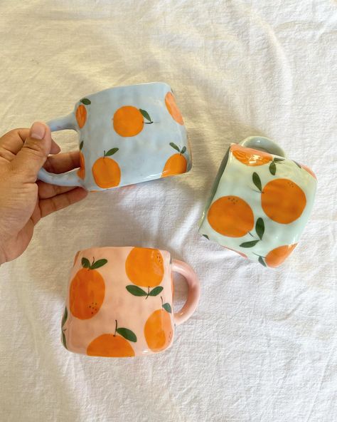 SOM’S CLAY | Oranut I-Thita (@somsclay) • Fotos e vídeos do Instagram Orange Mugs, Diy Pottery Painting, Pottery Painting Designs, Keramik Design, Please Stay, Pottery Crafts, Ceramics Pottery Art, Diy Pottery, Pottery Designs