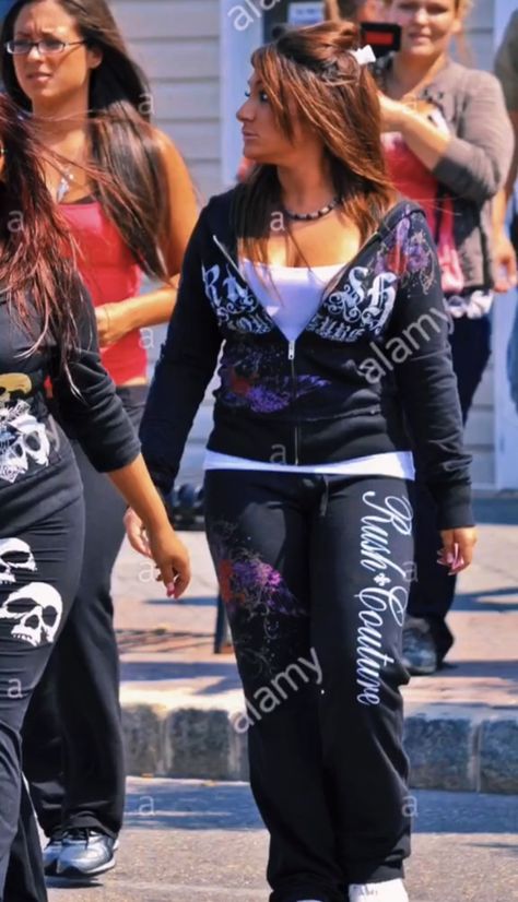 Trashy 2000s Aesthetic Grunge, Easy Mcbling Outfits, Jersey Shore Aesthetic Outfit, Mc Bling Aesthetic, 2009 Aesthetic Outfits, Trashy Y2k Aesthetic Outfits, Jwoww Outfits, Trashy Mcbling Outfits, Y2k Trashy Outfits