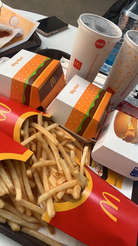 Yummy Fast Food, Mcdonald's Aesthetic, Mcdonalds Fast Food, Chicken And Chips, Food Therapy, Healthy Food Motivation, Fast Food Restaurant, Snap Food, Big Mac