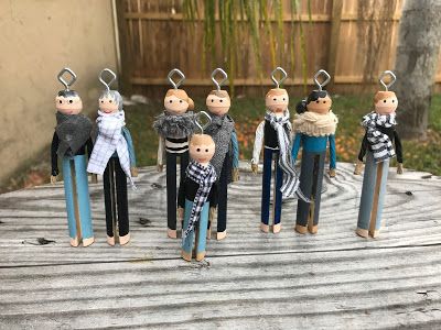 Serendipitous Discovery: DIY Clothespin People Family Christmas Ornament Tutorial #clothespin #ornament #diy Clothes Pin Ornaments, Christmas Ornament Tutorial, Clothespin Ornament, Clothespin Crafts Christmas, Clothespin People, Clothespin Art, Dolly Pegs, Felt Cupcakes, Christmas Clothespins