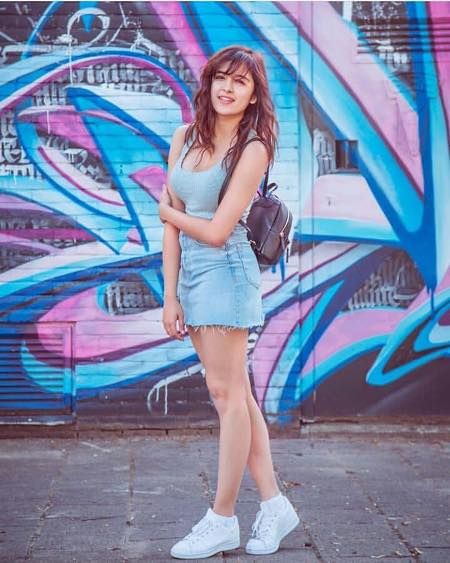 17 Cute College Outfits for Short Height Girls to Look Tall Short Girl Outfits, Short Girl Fashion, Cute College Outfits, Shirley Setia, College Girl Fashion, Outfit Trends, Cute Celebrities, College Girls, College Outfits