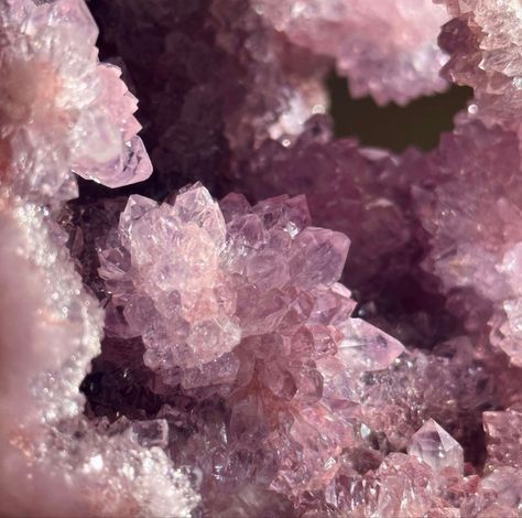 Pretty Rocks, Gadgets And Gizmos, Pink Amethyst, Crystals Minerals, Amethyst Gemstone, Gadgets, Amethyst, Gemstones, Crystals