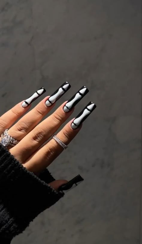 Goth Acrylic Nails, Tie And Dye Dress, Halloween Gel Nails, Style A Leather Jacket, Nails 2023 Fall, Autumn Fall Nails, Fall Nails Ideas Autumn, Nails Ideas Autumn, Horror Nails