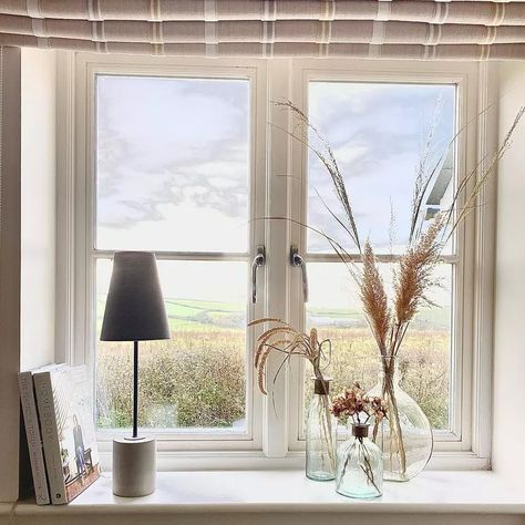 24 Window Sill Decorating Ideas You'll Want to Copy Organisation, Window Ledge Decor Living Room, Bay Window Sill Decor, Windowsill Decor Living Room, Windowsill Decor Bedroom, Deep Window Sill Ideas, Window Sill Decor Living Room, Window Ledge Ideas, Decorate Window Sill