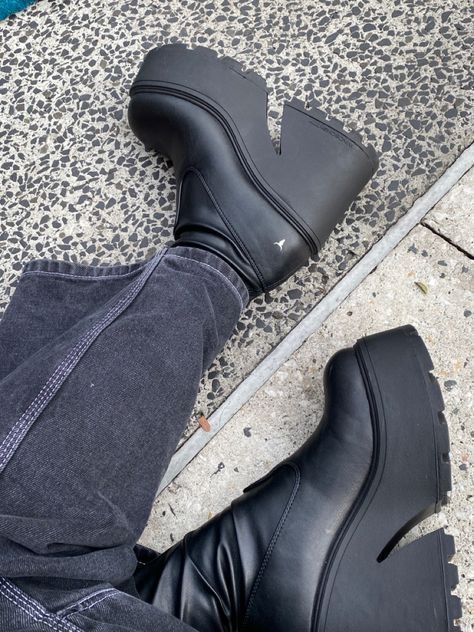 Windsor Smith Boots Outfit, Combat Heel Boots Outfit, High Platform Boots Outfit, Chunky Heels Boots Outfit, Plateau Boots Outfit, Chunky Boots Aesthetic, Platform Boots Aesthetic, Outfit Chunky Boots, Windsor Smith Boots