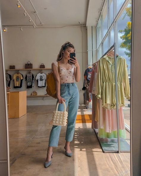 fashion influencer best dressed mirror selfie in reformation wearing urban outfitters off the shoulder top and afends straight leg jeans and princess polly pearl purse Spiegel Selfie, Straight Leg Jeans Outfits, Camila Morrone, Hipster Outfits, Outfit Look, Moda Vintage, Best Dressed, Grunge Style, One Bag