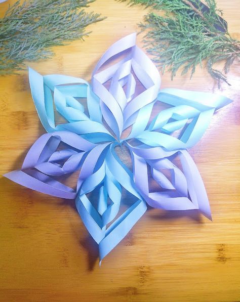 Diy Christmas Paper, Preparing For Christmas, Paper Snowflakes Diy, Snowflake Template, Paper Snowflake, Snow Flakes Diy, Preschool Arts And Crafts, Paper Snowflakes, Snowflake Christmas