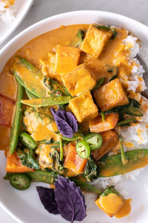 red curry tofu Tofu Coconut Curry, Red Curry Tofu, Sesame Peanut Noodles, Sichuan Chili Oil, Curry With Tofu, Curry Tofu, Tofu Curry, Cooking Jasmine Rice, Curry Ingredients