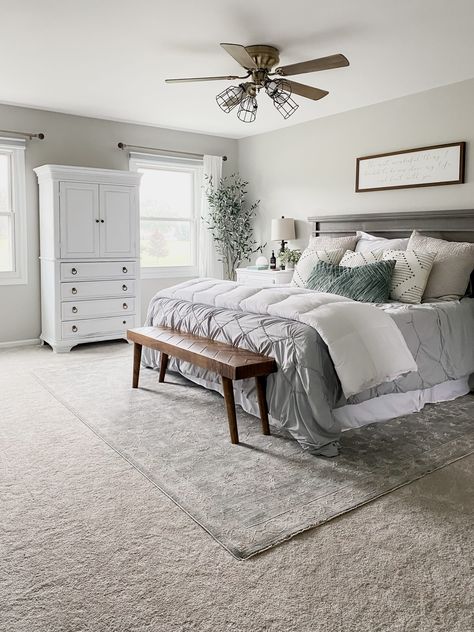 Farmhouse Bedroom Carpet, Bedroom No Headboard, Beige Carpet Bedroom, No Headboard, Grey Carpet Bedroom, Diy Sideboard, Rug Over Carpet, Mudroom Closet, Batten Wall