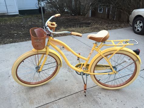 3/31/15 . . . I got a new bike! So cute and lemony yellow! Yellow Bike Aesthetic, Mini Bookstore, Amber Hill, Aesthetic Bike, Yellow Bike, 22 Birthday Gifts, Instagram Feed Goals, Volkswagen Beetle Convertible, Bike Aesthetic