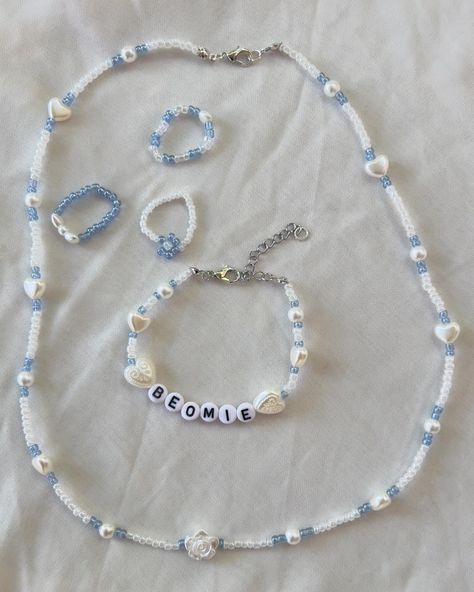 HEY! i’m still doing TXT SETS🙈 *non-txt sets are $20-$25💫 DM for information💗 SET INCLUDES: -1 Necklace -1 Bracelet -3 Rings +freebies🧸 #kpop #kpopjewelry #txt #txtwttusa #tomorrowxtogether #beadedjewelry #jewelry #aesthetic #cute #acessorios #accessories Kpop Beads Accessories, Txt Bracelet Ideas, Txt Necklace, Kpop Bracelet Ideas, Txt Bracelet, Kpop Bracelet, Freebies Kpop, Kpop Accessories, Jewelry Kpop