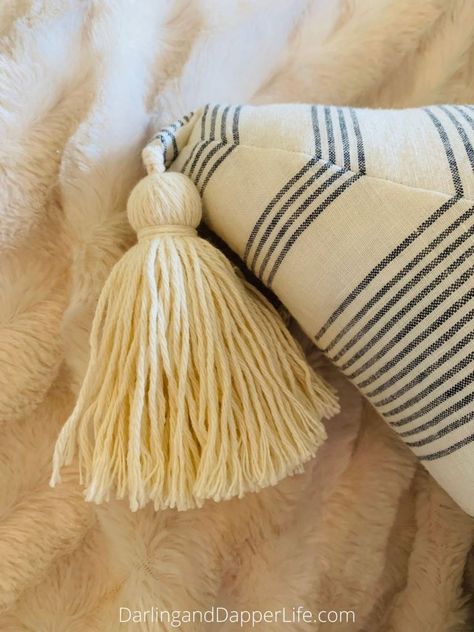 How to Make a Tassel Out of Yarn - Tassels Diy Tutorials, Nursery Stars, Make Tassels, Make A Tassel, Pillow With Tassels, Tassels Diy, Finger Knitting Projects, Tassels Tutorials, Yarn Crafts For Kids