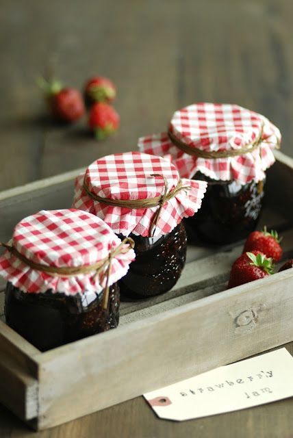 Jam Xmas Colors, Strawberry Patch, Jam And Jelly, Homemade Jam, Jam Jar, Jams & Jellies, Strawberry Jam, On The Side, Country Life