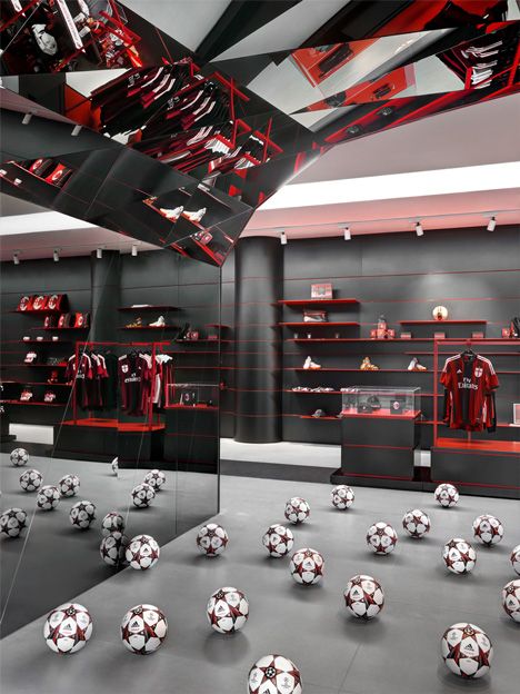 AC Milan headquarters saturated its walls with company colors and its floors with soccer balls. Milan Museum, Red Ceiling, Milan Football, Public Space Design, Cars Room, Sports Room, Club Color, Football Design, Soccer Balls