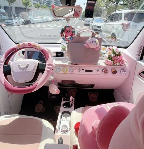 Pastel Car Decor, Makeup Case Aesthetic, Pretty Car Decor, Pastel Car Interior, Coquette Car Interior, Kawaii Car Decor, Korean Things Aesthetic, Sanrio Car Decor, Anime Car Decor