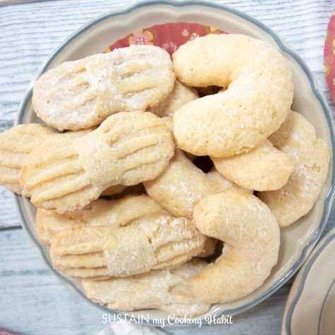 Traditional Croatian recipe for making coconut crescent moon cookies. Moon Cookies Recipe, Crescent Moon Cookies, Palacinke Recipe, Croatian Desserts, Croation Recipes, Kiflice Recipe, Croatian Food, Food Desert, Crescent Cookies