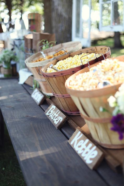 Offer guests a yummy snack with a popcorn bar. | 31 Fall Wedding Ideas You'll Want To Try Immediately Autumn Wedding Food, Laid Back Wedding, Reception Food, Bbq Wedding, Popcorn Bar, Wedding Buffet, Picnic Wedding, Festa Party, Minnesota Wedding