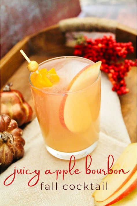 Bourbon Drinks Easy, Fall Drinks With Bourbon, Fall Apple Cocktail Recipes, Apple Crisp Cocktail, Fall Bourbon Cocktails Apple Cider, Fall Cocktail Recipes Bourbon, Fall Bourbon Punch, Thanksgiving Bourbon Drinks, Easy Fall Bourbon Cocktails