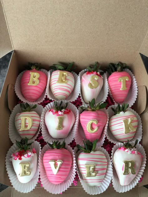 Cheeky chocolate covered strawberries for boyfriend or husband valentines day idea Cute Valentines Strawberries, Covered Strawberries Ideas Valentines For Him, Food Gifts For Boyfriend, Strawberry For Boyfriend, Cute Chocolate Covered Strawberry Ideas, Vday For Boyfriend, Cute Baking Ideas For Boyfriend, Birthday Treats For Boyfriend, Valentines Dessert For Boyfriend