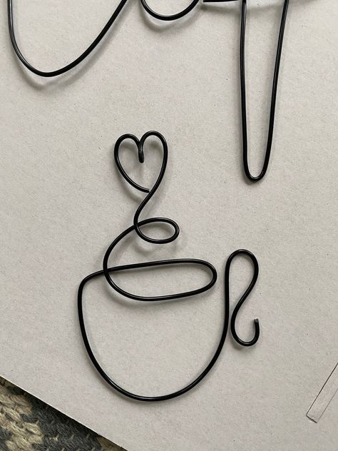 Diy Wire Art For Beginners, Flat Wire Art, Single Wire Art, Simple Wire Art, Kitchen Wire Art, Wire Coffee Cup, Wire Art Easy, Wire Art Ideas, I Cord Wire Words