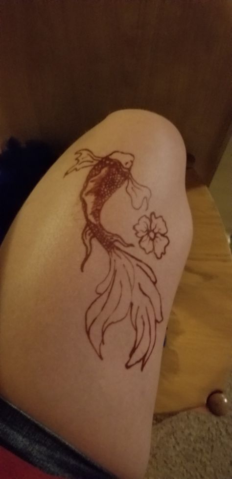 I saw a design that someone drew and thought I would try something similar Koi Fish Henna Design, Henna Fish Design, Koi Fish Henna, Fish Henna, Henna Designs Arm, Cute Henna Tattoos, Cute Henna, Henna Ideas, Anime Funny Moments