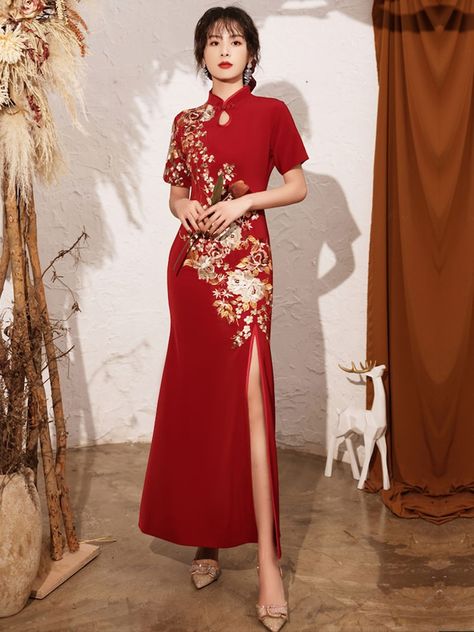 Wine Red Wedding, Qipao Pattern, Wedding Qipao, Qipao Wedding, Red Qipao, Embroidery Butterfly, Modern Qipao, Red Wedding Dress, Chinese Cheongsam