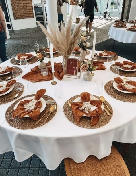 Terracota Wedding Reception, Rust Wedding Centerpieces Round Table, Brown Wedding Decorations Receptions, Sage And Terra Cotta Wedding Centerpieces, Boho Terracotta Wedding Cake, Western Wedding Place Settings, Boho Wedding Round Table Decor, Rust Table Setting Wedding, Rust Wedding Centerpieces