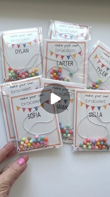 🐾 marley & yelby on Instagram: "DIY - Make your own bracelet kit Party Favors Souvenirs  Etsy link in bio   #party #partykids #partyideas #souvenir #souvenirs #diy #diykids #diykit #diyideas #diycrafts #sleepover #fun #activity #activities #activitiesforkids #activitiesfortoddlers #boys #girls #fun #bracelet #braceletlover #braceletkits #mom #momlife #momlove #happy #fiestas #piñatas #regalos #cumpleaños #niños" Bday Souvenir Ideas, Birthday Party Souvenirs Ideas, Kids Giveaways Ideas, Baby Souvenir Ideas, Diy Birthday Souvenirs Kids, Diy Souvenirs Birthday, Birthday Souvenir Ideas Kids, Diy Party Favors For Kids, Birthday Giveaway Ideas