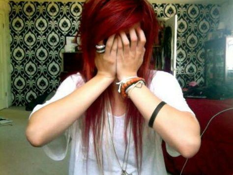 I'm in love with her hair hair. Bright red and very choppy layers Red Emo Hair, Red Hair Tumblr, Red Scene Hair, Emo Scene Hair, Bright Red Hair, Emo Hair, Scene Hair, Hot Shorts, Dye My Hair