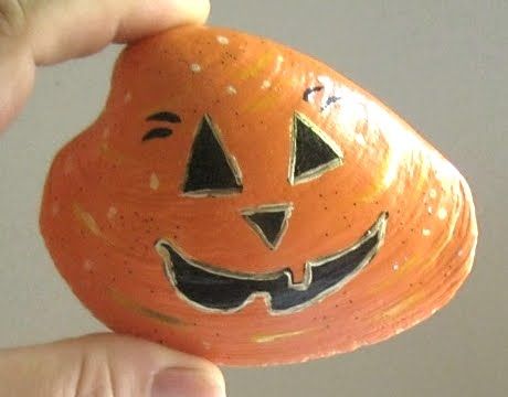 painted seashell into a pumpkin for beach house :) Now I just need a beach house! Nautical Pumpkin Carving Ideas, Creepy Decorations, Log Decor, Diy Pumpkins, Coastal Fall, Fall Decorating Ideas, Coastal Holiday, Painted Shells, Diy Pumpkin