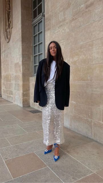 Streetwear Holiday Outfits, Silver Night Outfit, Night Out Modest Outfit, Skirt With Sequins Outfit, Silver Skirt Street Style, Sequinned Skirt Outfit, Sequin Winter Outfit, Sequin Skirt Outfit Parties Night Out, Maxi Skirt Party Outfit