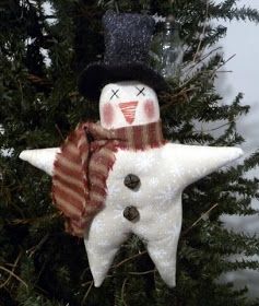 It truly is Christmas in July. I got all 21 of these guys finished yesterday. I couldn't decided between the tan dyed muslin or the white... Star Snowman, Diy Schneemann, Pantry Jars, Primitive Star, Snowman Pattern, Primitive Snowmen, Prim Christmas, Snowman Christmas Ornaments, Snowmen Patterns