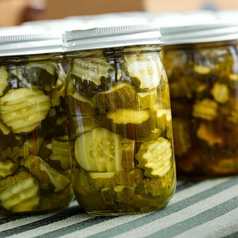 Hamburger Dill Pickle Recipe, Best Dill Pickle Recipe, Canning Pickles Recipe, Pickled Sweet Peppers, Pickle Recipes Homemade, Pickle Vodka, Dill Pickle Slices, Dill Pickle Recipe, Lime Pickles