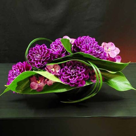 Design Floral Moderne, Floral Art Arrangements, Corporate Flowers, Modern Floral Design, Florist Design, Floral Art Design, Modern Flower Arrangements, Japanese Flowers, Beautiful Flower Arrangements