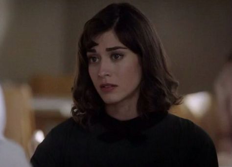 Lizzy Caplan as Virginia Johnson #gorg #MastersofSex Lizzy Caplan Masters Virginia, Lizzy Caplan Aesthetic, Janis Ian, Charlize Theron Hair, Virginia Johnson, Lizzy Caplan, Gillian Jacob, Kathryn Hahn, Art Faces