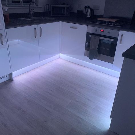 Andy & Reece on Instagram: “Mega impressed with my kitchen plinth lighting hack 💡 cost a total of £28 & no more than 5 minutes to fit! All this took was a 5m LED strip…” Kitchen Lights Led, Kitchen Decor Led Lights, Led Kitchen Aesthetic, Kitchen Under Lighting, Kitchen Plinth Lighting, Kitchen Strip Lighting Ideas, Ambient Kitchen Lighting, Bathroom Led Lighting Ideas, Ambient Lighting Kitchen