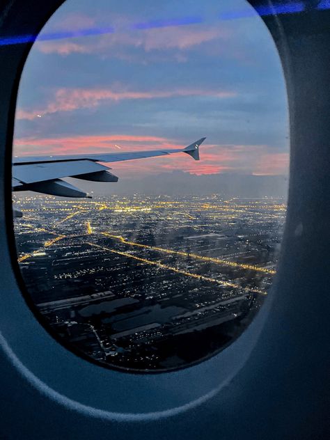 Photo Avion, Plane Window, Airport Aesthetic, Travel Picture Ideas, Airplane Window, Shotting Photo, Travel Inspo, Sky Aesthetic, Dream Destinations