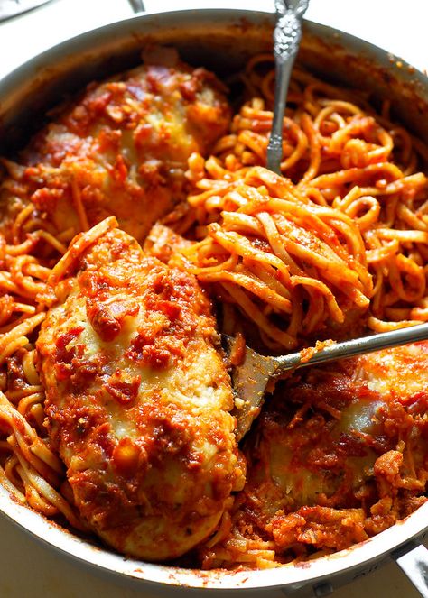 Chicken Spaghetti in Homemade Italian Tomato Sauce Homemade Italian Tomato Sauce, Homemade Italian Spaghetti Sauce, Italian Spaghetti Sauce, Baked Mozzarella, Baked Chicken Breasts, Italian Spaghetti, Italian Tomato Sauce, Chicken Spaghetti Recipes, Chicken Tonight