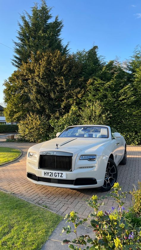 Cars In Garage Aesthetic, Rolls Royce Aesthetic, White Rolls Royce, Roll Royce, Rolls Royce Motor Cars, Cars Aesthetic, Top Luxury Cars, Luxurious Cars, Lux Cars