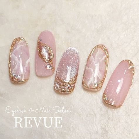 Gold And Pink Nails, Desain Salon Kuku, Kutek Disney, Korean Nail Art, Art Deco Nails, Asian Nails, Hippie Nails, Beauty Nails Design, Classy Acrylic Nails