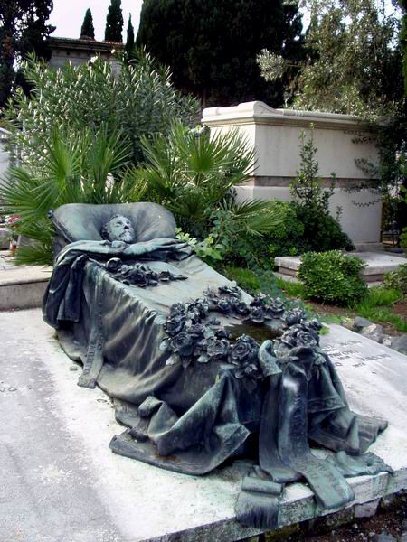 Verano Diy Furniture, Rome, Furniture Makeover, Statue, Furniture Outdoor, Cemetery, Hanukkah Wreath, Outdoor Furniture, Yard