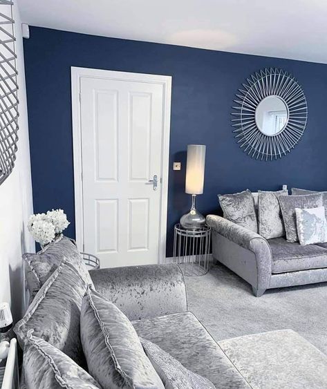 Navy Blue And Silver Living Room Ideas, Blue Feature Wall Living Room, Navy And White Living Room, Grey Wallpaper Living Room, Blue Living Room Color, Cozy Grey Living Room, Navy House, Living Room Inspiration Grey, Silver Living Room