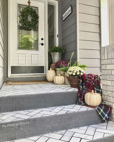 Front Concrete Steps, Diy Concrete Steps, Concrete Front Steps, Cement Steps, Painted Porch, Floor Concrete, Painted Concrete Steps, Brick Porch, Concrete Painting