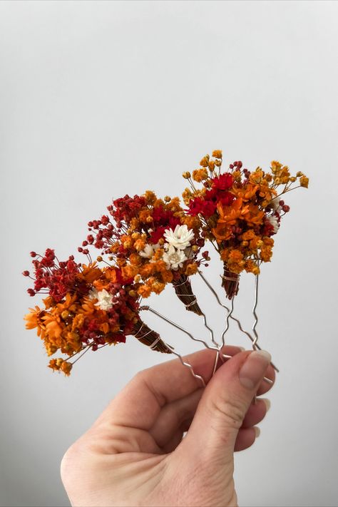 Dried flower hair pins for Fall autumn wedding theme. Autumn Wedding Hair Wreath, Fall Bridal Hair, Autumn Hair Piece, Autumn Wedding Hair, Autumn Wedding Theme, Autumn Leaf Hair Piece, Boho Hair Piece, Orange Flower Headpiece, Autumn Flower Hair Comb