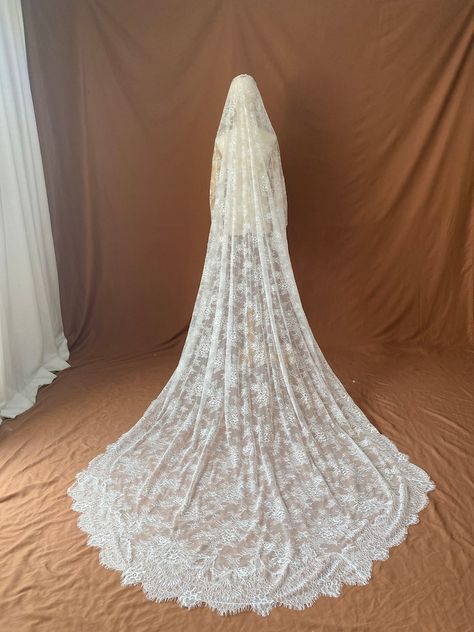 Vintage Veilmantilla Veilsoft Lace Veilbridal Veilwedding - Etsy Wedding Veil Long, Vintage Veils Bridal, Long Lace Veil, Mantilla Veil Wedding, Vintage Veil, Veil Mantilla, Lace Cathedral Veil, Veil Long, Lace Veils Bridal